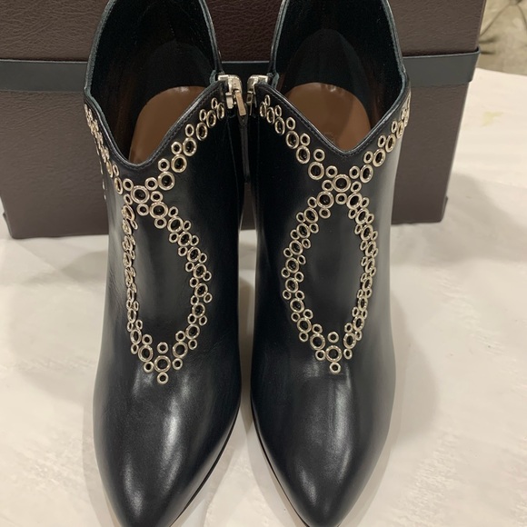 Alaia eyelets leather booties - Picture 9 of 10